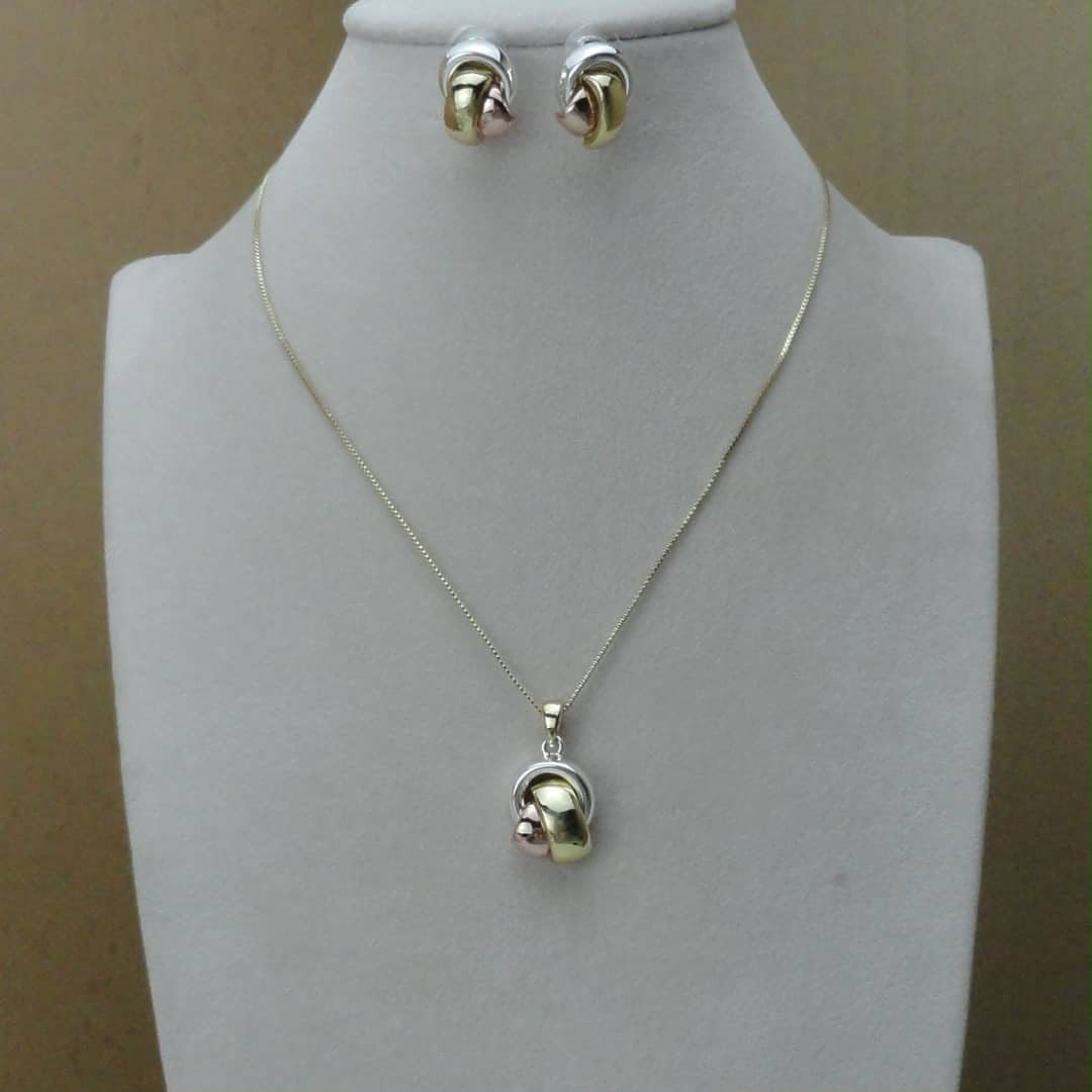 Layered Gold Necklace Set product image